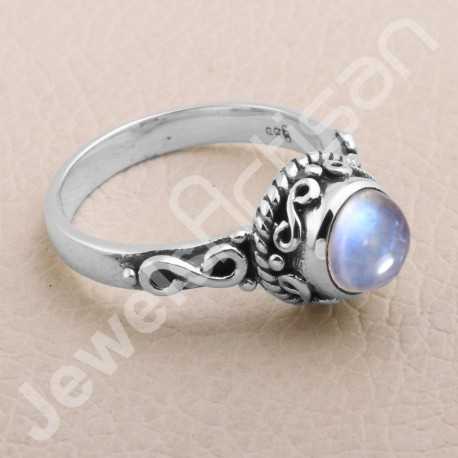 Rainbow Moonstone Ring 925 Sterling Silver Ring Solitaire Ring Traditional Design Ring Handcrafted Silver Ring